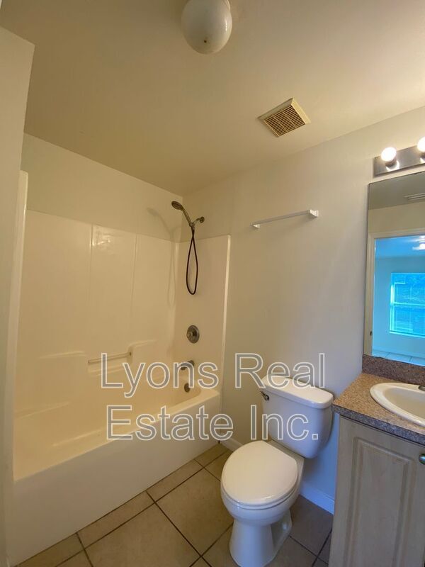 Building Photo - 4622 15th St SW