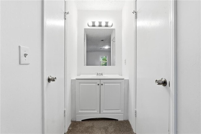 Building Photo - 6917 Laurel Wood Dr