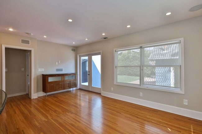 Building Photo - 1020 Madison Ave