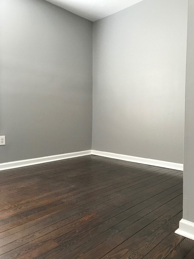 Building Photo - 353 Poplar St