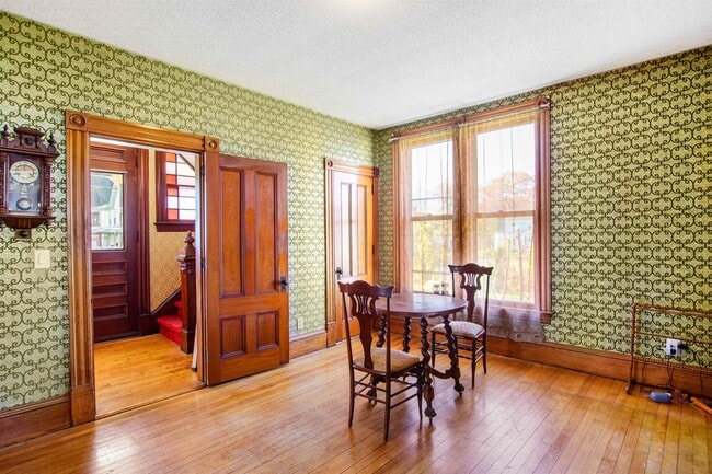 Building Photo - 19 Pine St