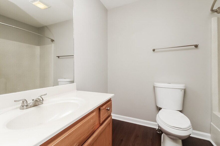 Building Photo - 214 Briarcotes Cir