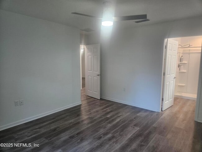 Building Photo - 840 W 10th St