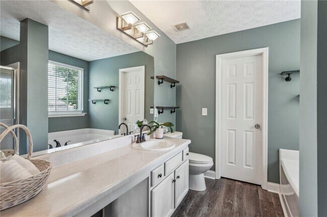 Building Photo - 142 Holly Mill Village Dr
