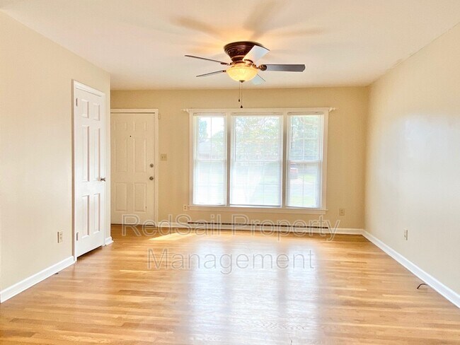 Building Photo - 729 Milton Dr