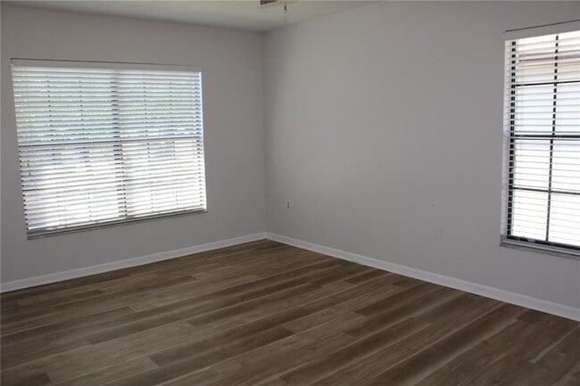 Building Photo - 3345 Crystal Ct E