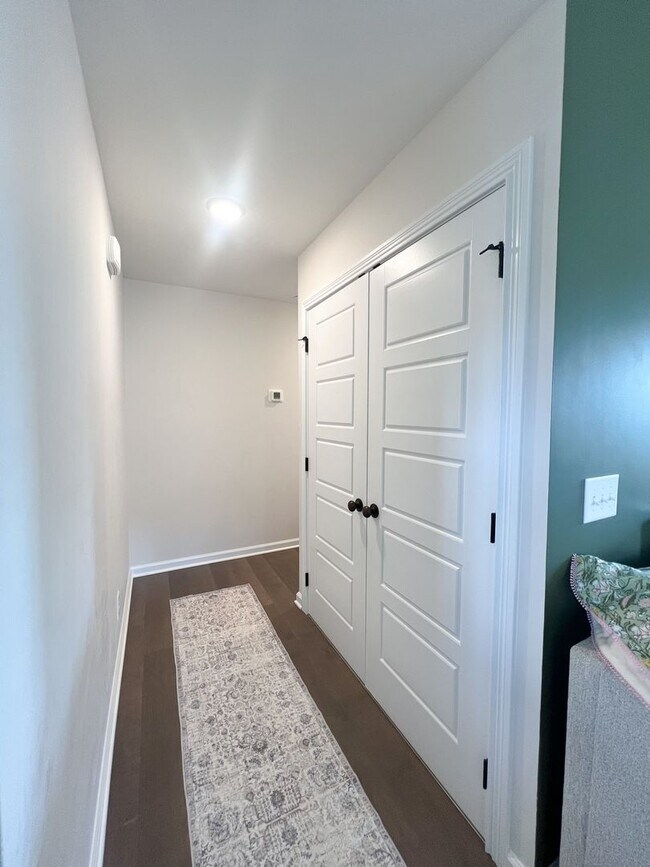 Building Photo - Charming Ranch-Style Home on a Large Corne...