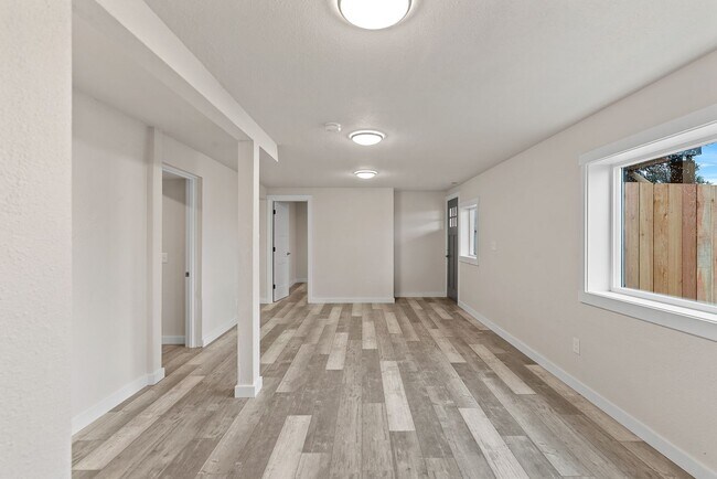 Building Photo - 460 N James Ave