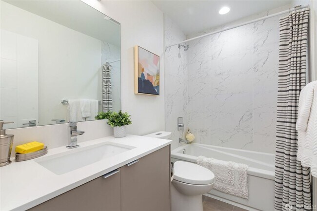 Building Photo - 2Bd/2Ba Seattle Townhouse