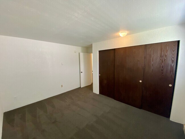 Building Photo - BF1211