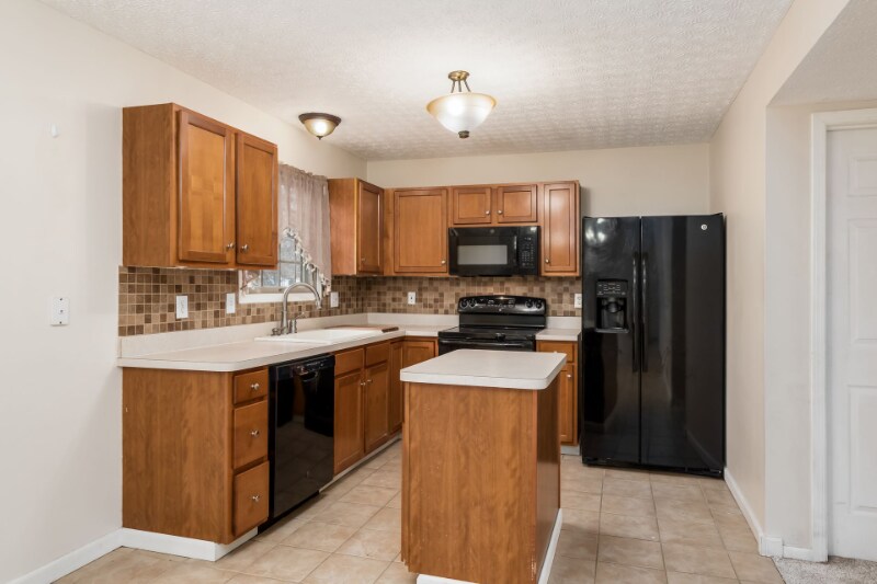 Building Photo - 8651 Olenbrook Dr