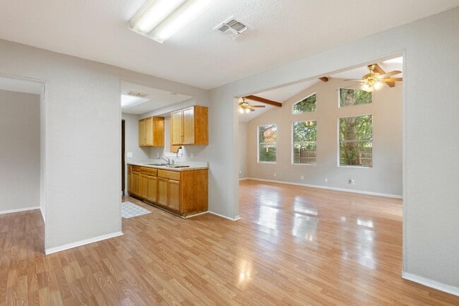 Building Photo - 407 Cicero Ave