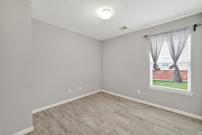 Building Photo - 20610 Moonrise River Ln