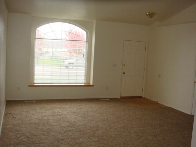 Building Photo - 1029 N Maple Creek Ave