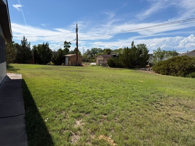 Building Photo - 2636 Hickory Dr