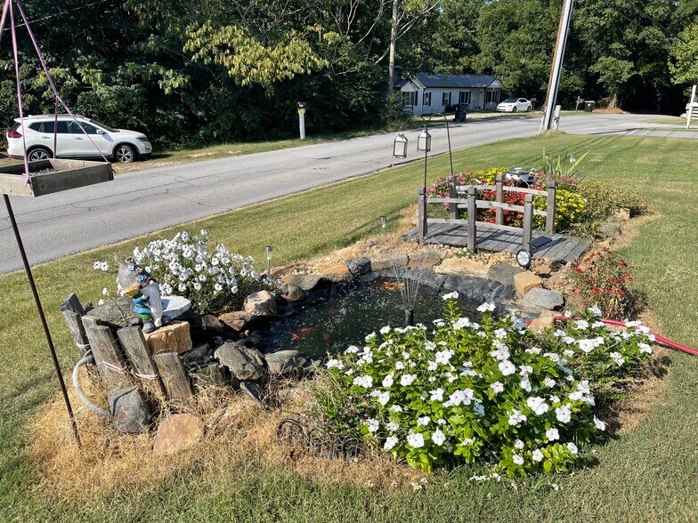 Building Photo - 641 Old Town Rd