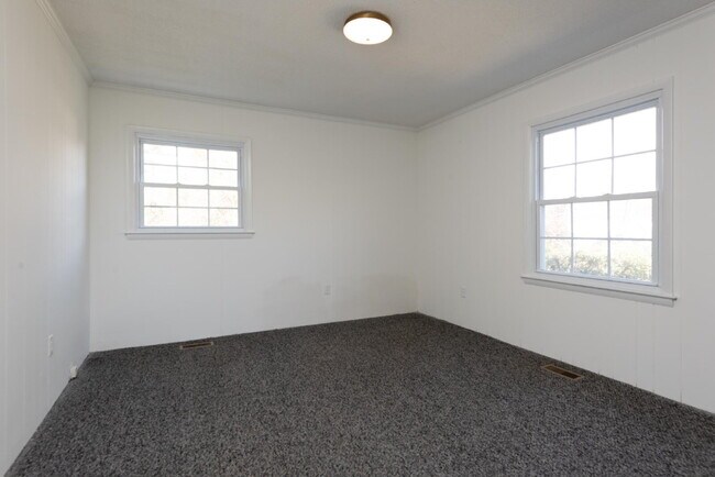 Building Photo - Students Welcome