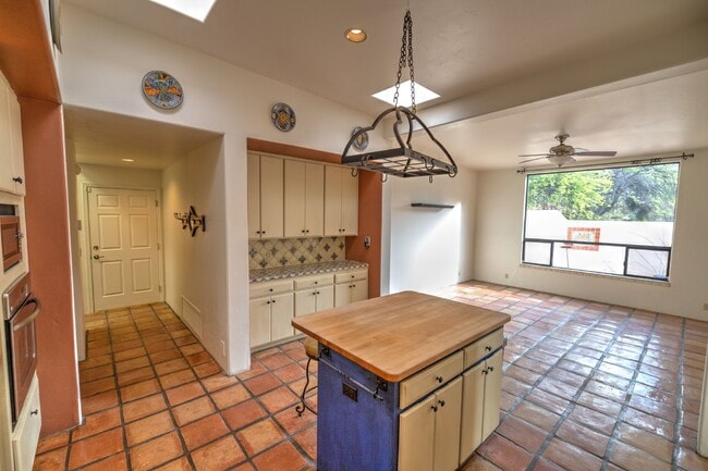 Building Photo - Single Story Foothills Home with Brand New Carpet in all Bedrooms!