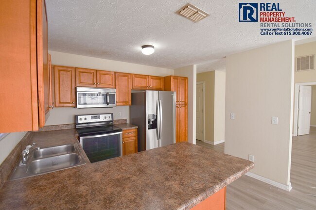 Building Photo - Wonderful 3 bedroom 3 bath home with HUGE bonus room! Washer/dryer included and attached garage!