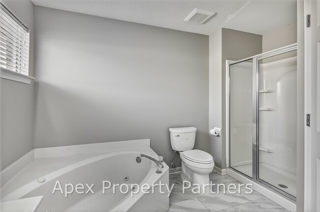 Building Photo - 9860 Southern Oak Way