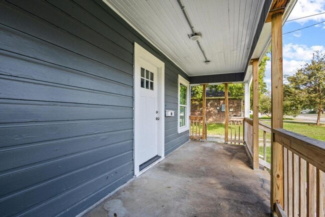 Building Photo - 1708 N Woods St