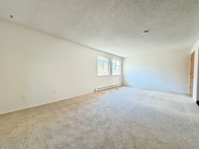 Building Photo - 10525 Midvale Ave N
