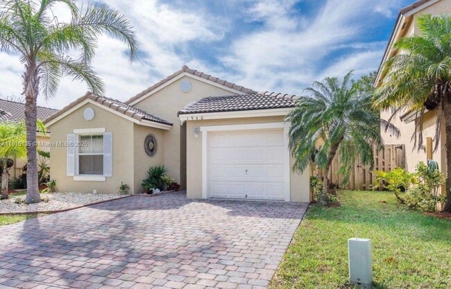 Building Photo - 1940 SE 14th Ct