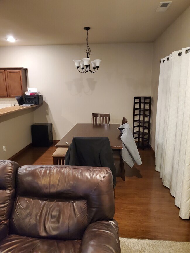 Building Photo - 1423 Marilyn Dr