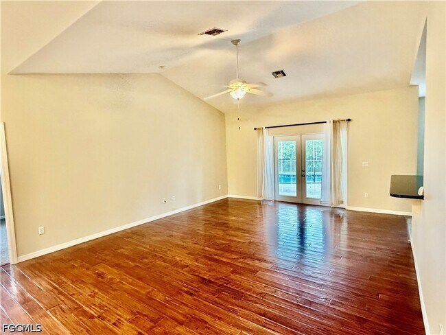 Building Photo - 1466 Argyle Dr