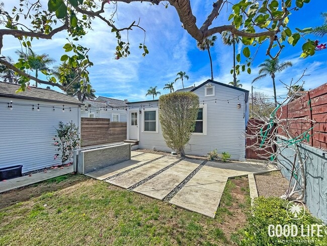 Building Photo - Beautiful 3BD/2.5BA W/ A/C and In-Unit Laundry in Mission Hills!