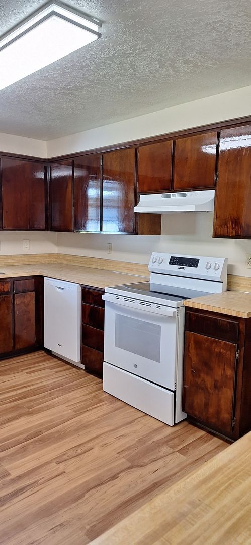 Building Photo - 3424 NW Satinwood St