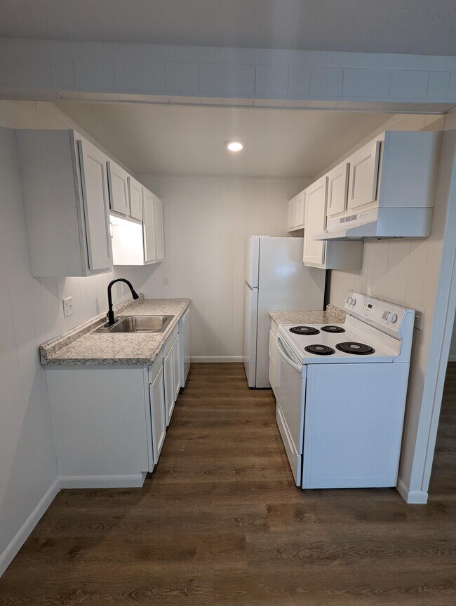 Interior Photo - Carolina Drive - Greenville - 822