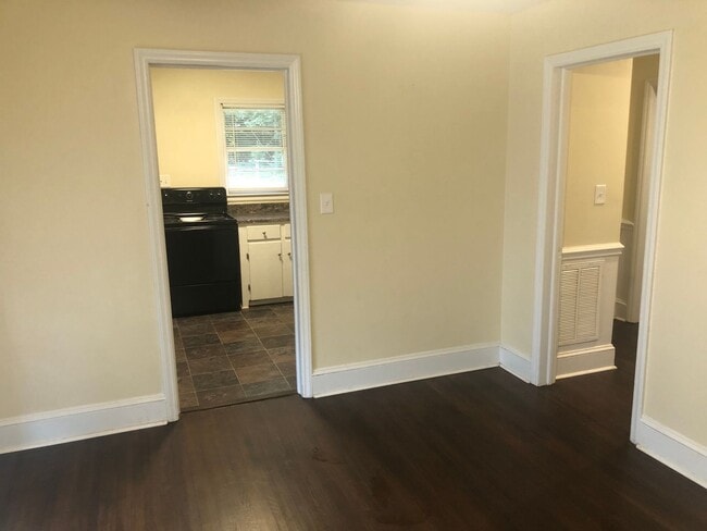 Building Photo - Dresden E - Westchester Duplex