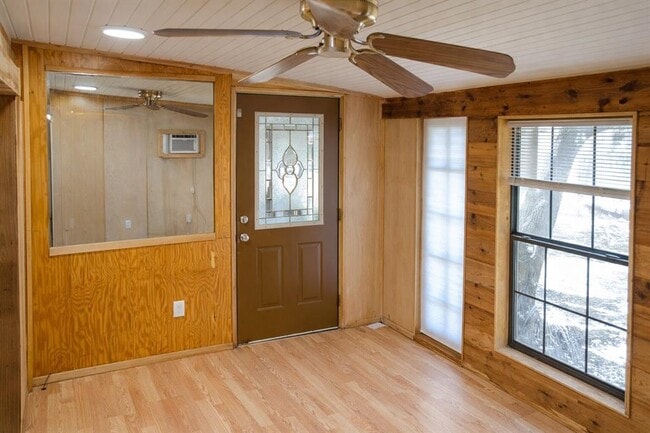 Building Photo - 11529 Main St