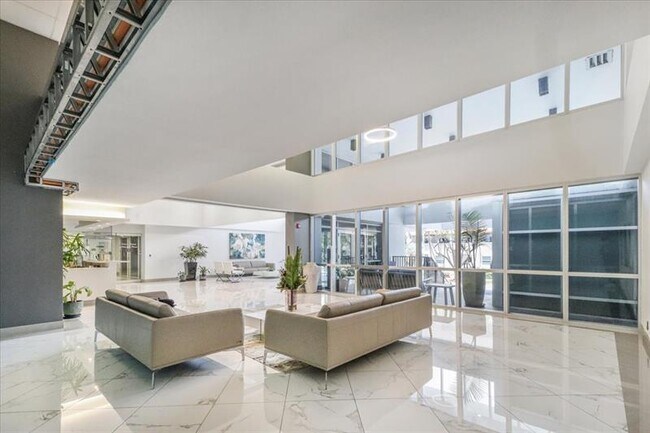 Building Photo - 531 N Ocean Blvd