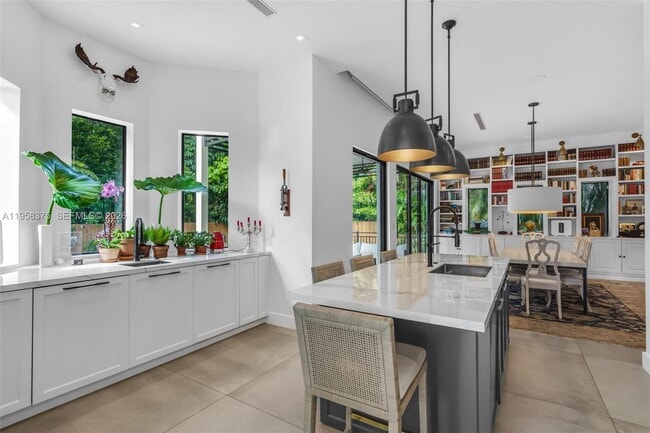 Building Photo - 420 Palmwood Ln