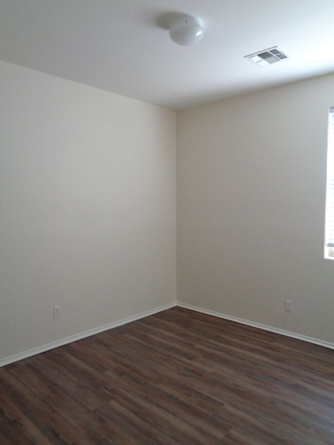 Building Photo - Spacious 4 bedroom house in Peoria- open f...