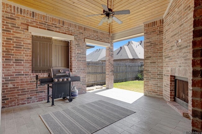 Building Photo - 100 Flora Springs Dr