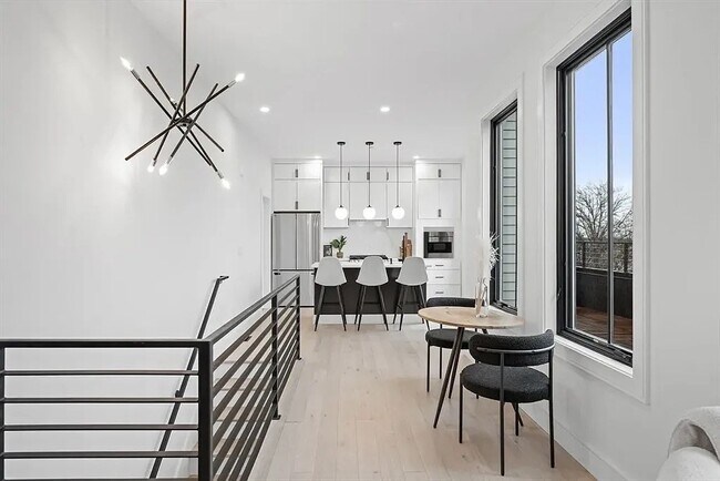 Building Photo - 490 Bennington St
