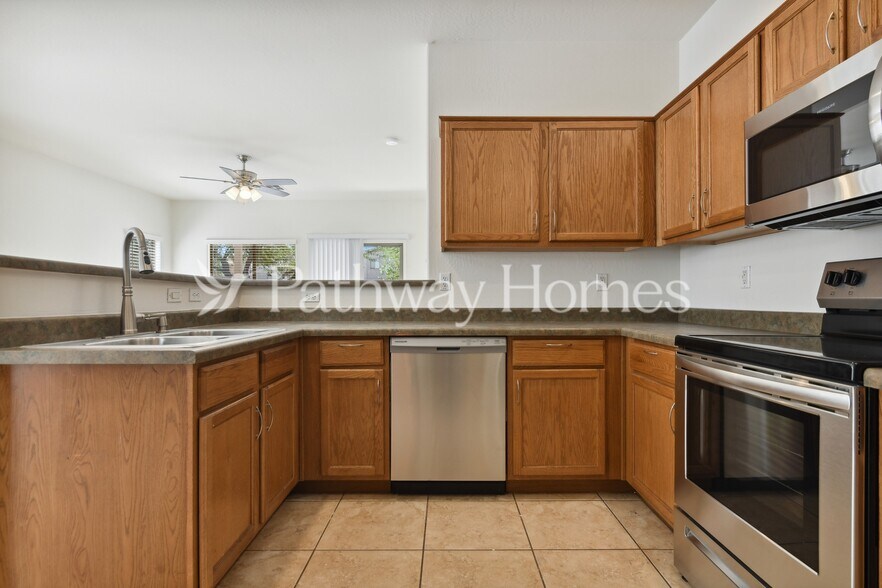 Building Photo - 15046 N 172nd Ln