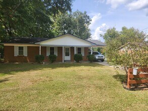 Building Photo - North Columbus 3 Bedroom 1.5 Bath - Carpor...