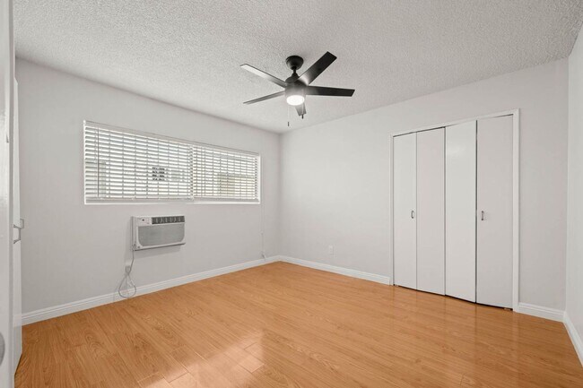 Building Photo - 607 Flores St