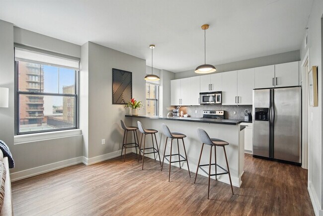 Building Photo - 400 Walnut St