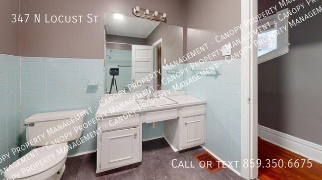 Building Photo - 347 N Locust St