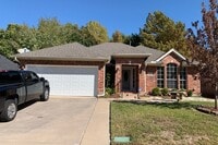 Building Photo - 2921 Meadow Glen Dr