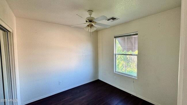 Building Photo - 1221 E Chambers St