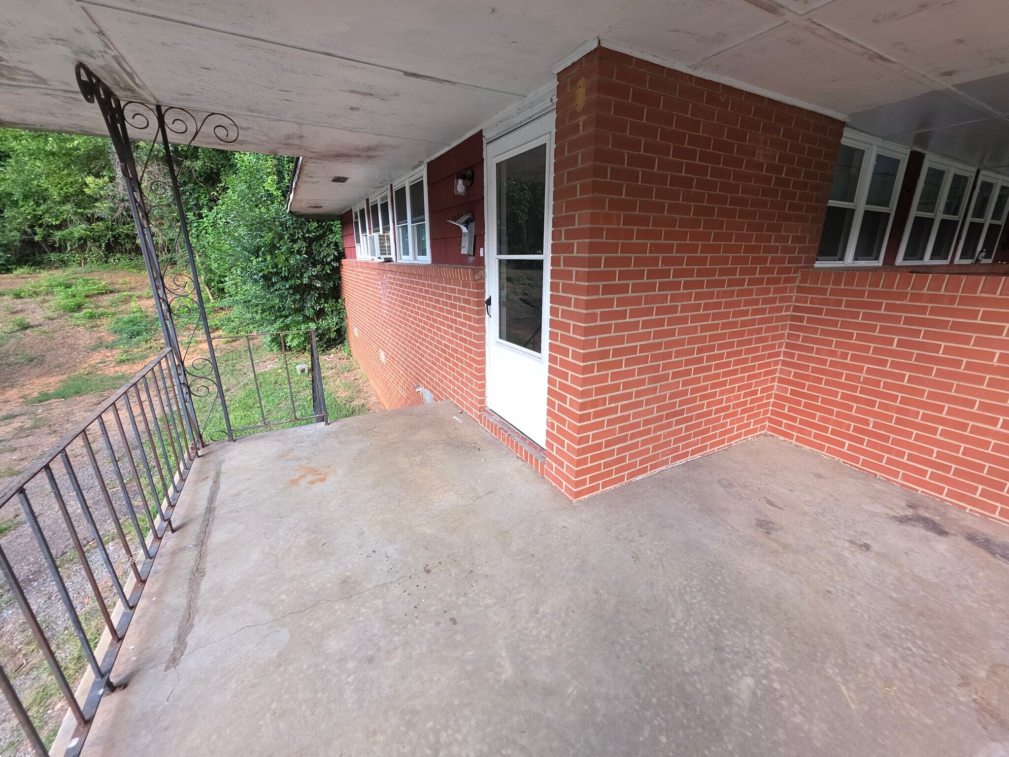 Building Photo - 1444 Academy St