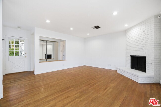 Building Photo - 12811 Cumpston St