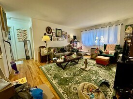 Building Photo - 245 Kelton St