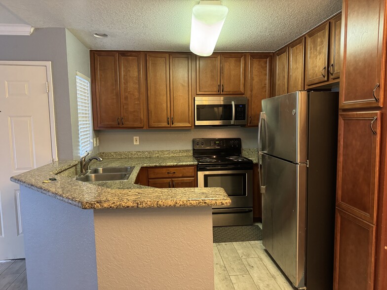 Kitchen - 78650 Avenue 42